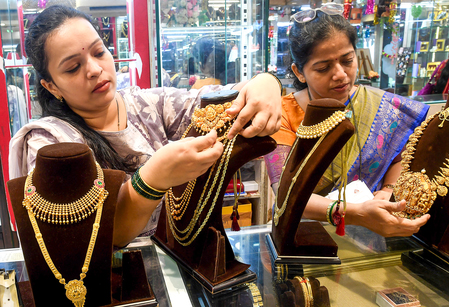 Gold and silver prices fall due to international market impact